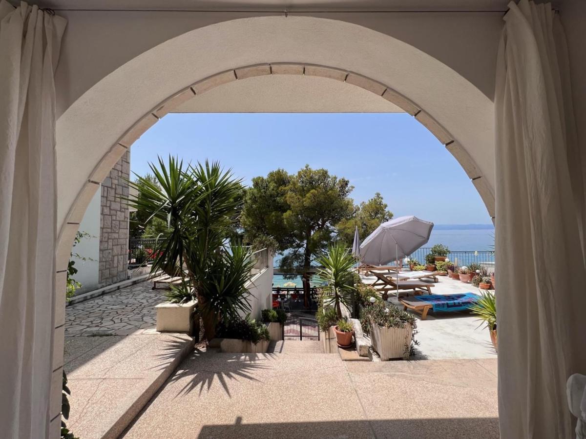 Beachfront Comfort Apartment Nives Tučepi Exterior foto